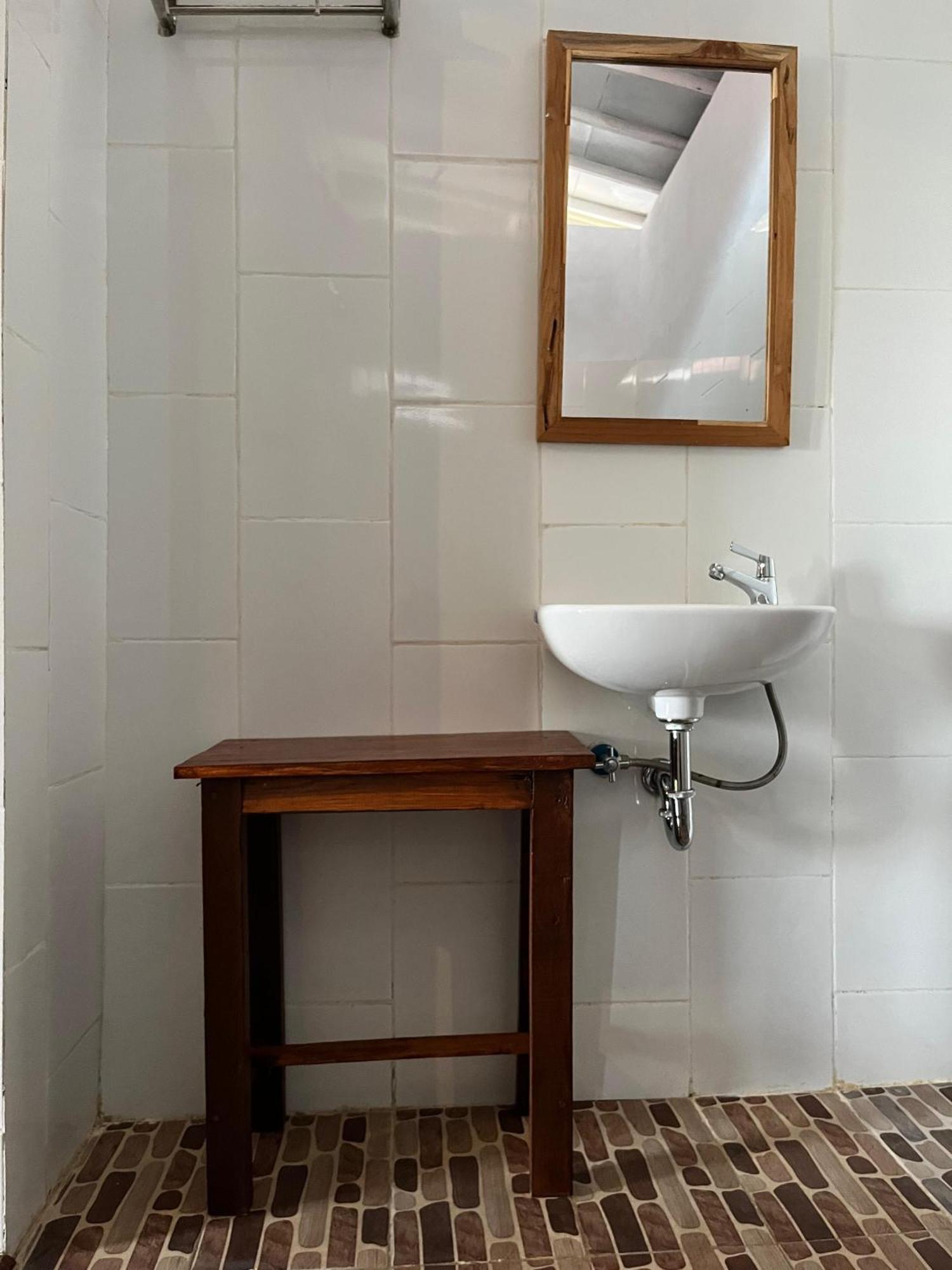 D Sebuluh Bungalow Batumadeg Стая снимка